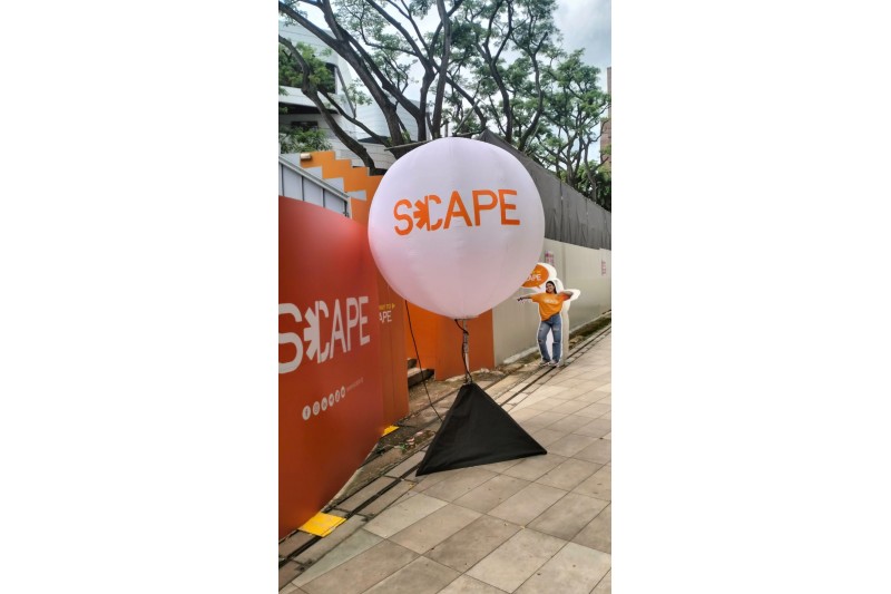 Lighted Tripod Balloon